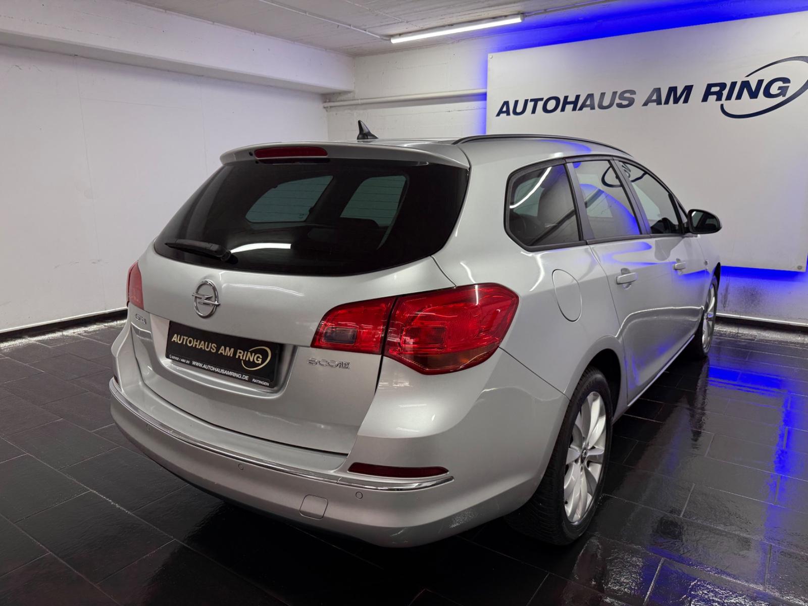 Opel Astra 2014 — photo 17
