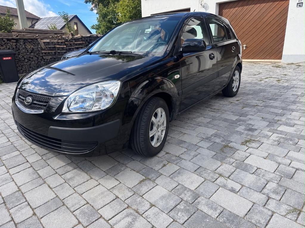 Kia Rio Klima 2 Jahre TÜV 8 fach Bereift