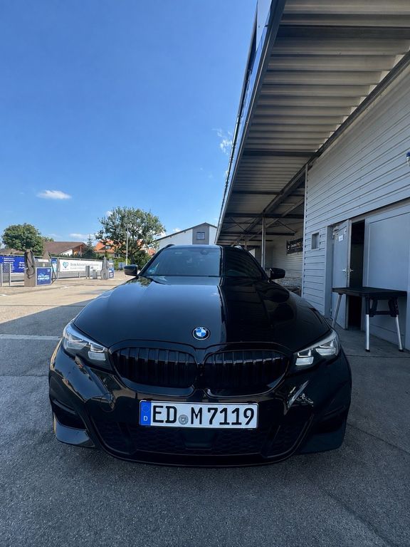Image of BMW 320