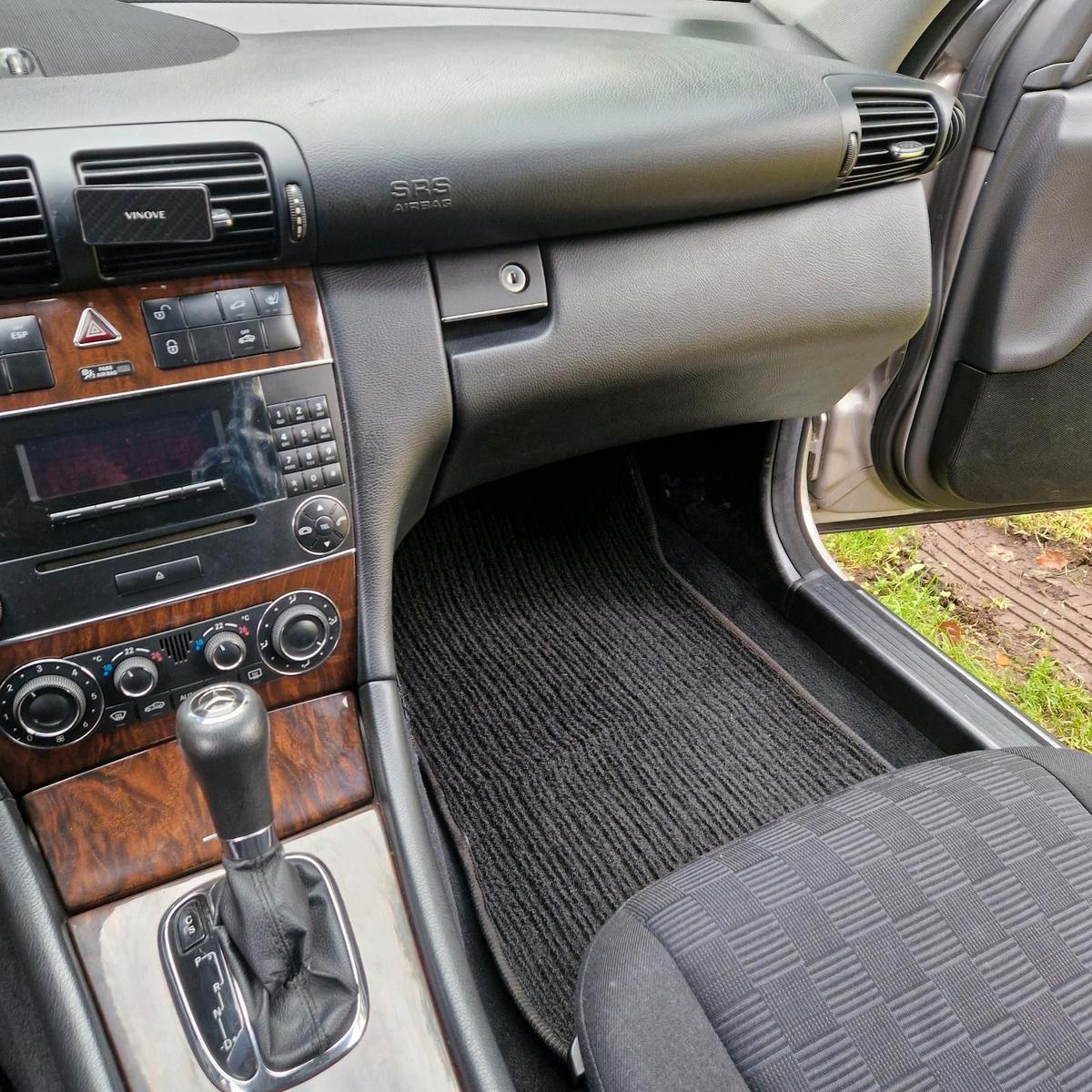 Mercedes-Benz C200 2006 — photo 10