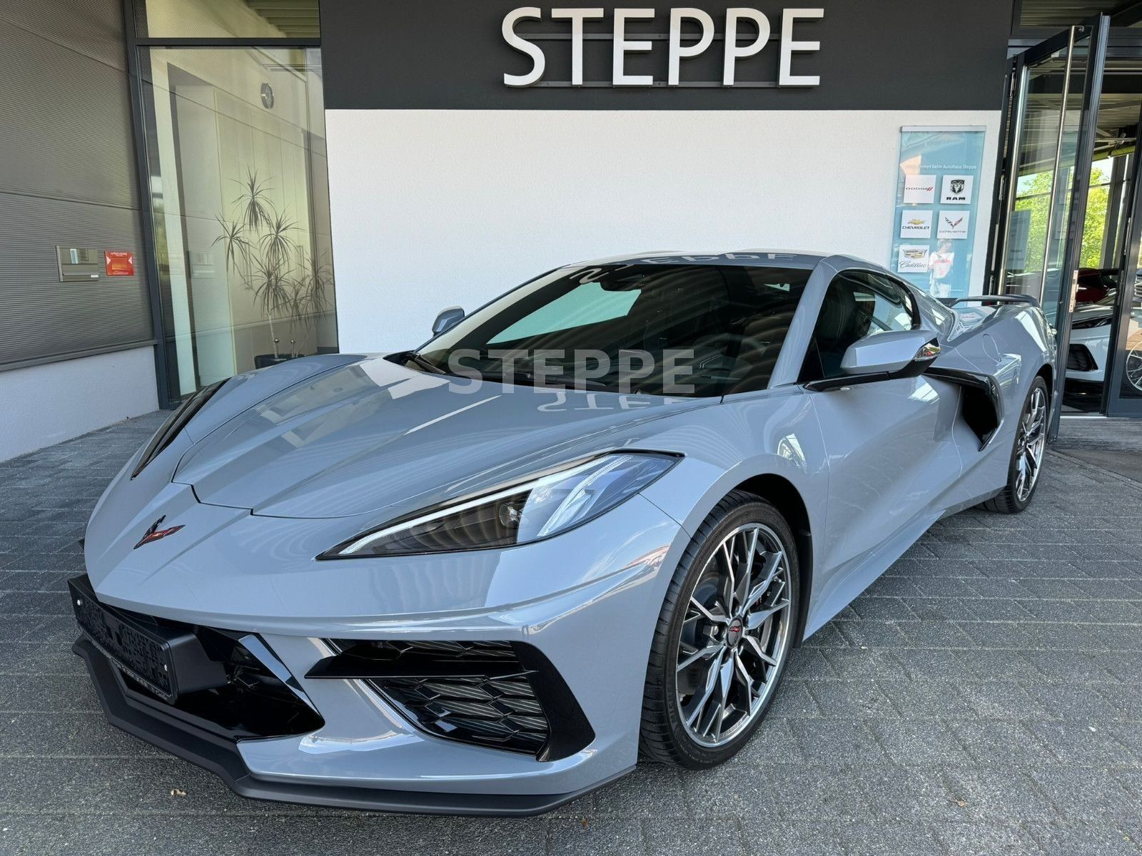 Corvette C8 Stingray Coupe 6,2 V8 3LT Europamodell STEPPE
