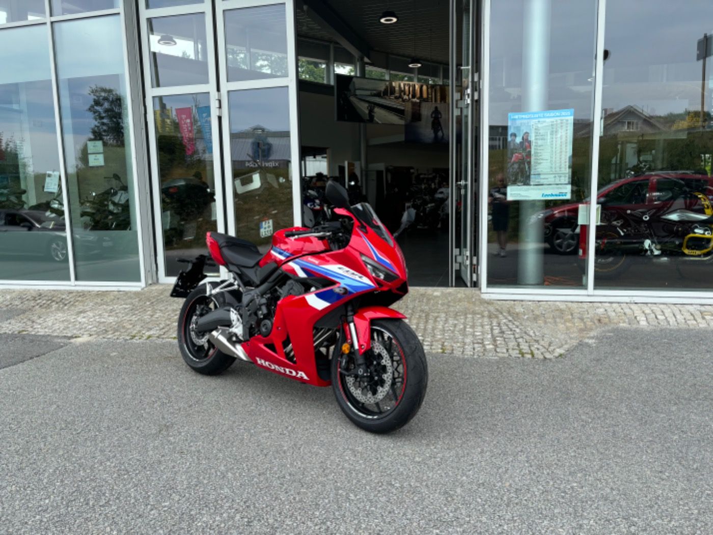 Fahrzeugabbildung Honda CBR 650 R Standard