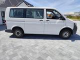 Volkswagen T5 Transporter Bezin 2.0L 9 Personen - Volkswagen T5 mit Benzin-Antrieb