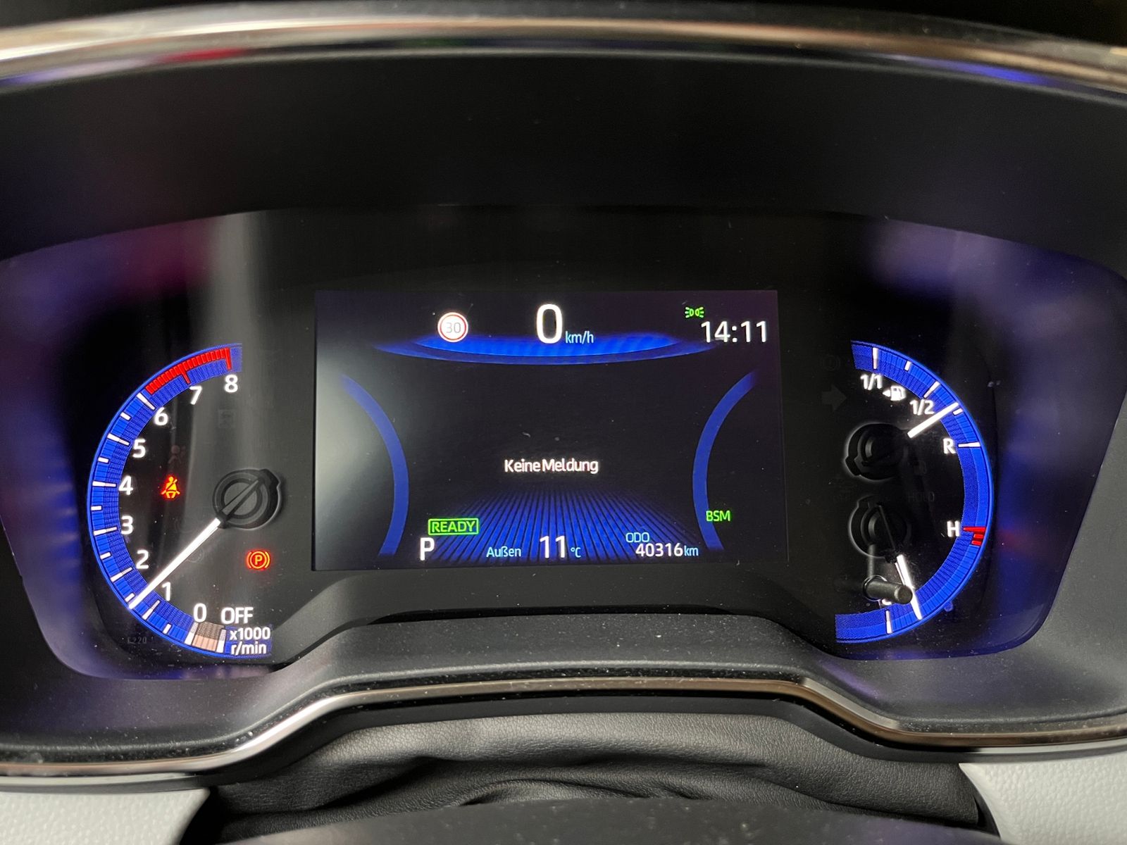 Fahrzeugabbildung Toyota Corolla Hybrid Club LED NAV DAB PDC ALU