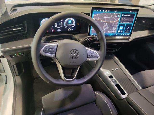 Fahrzeugabbildung Volkswagen Passat 1.5 eTSI BUSINESS MATRIX HUD NAVI SHZ KAM