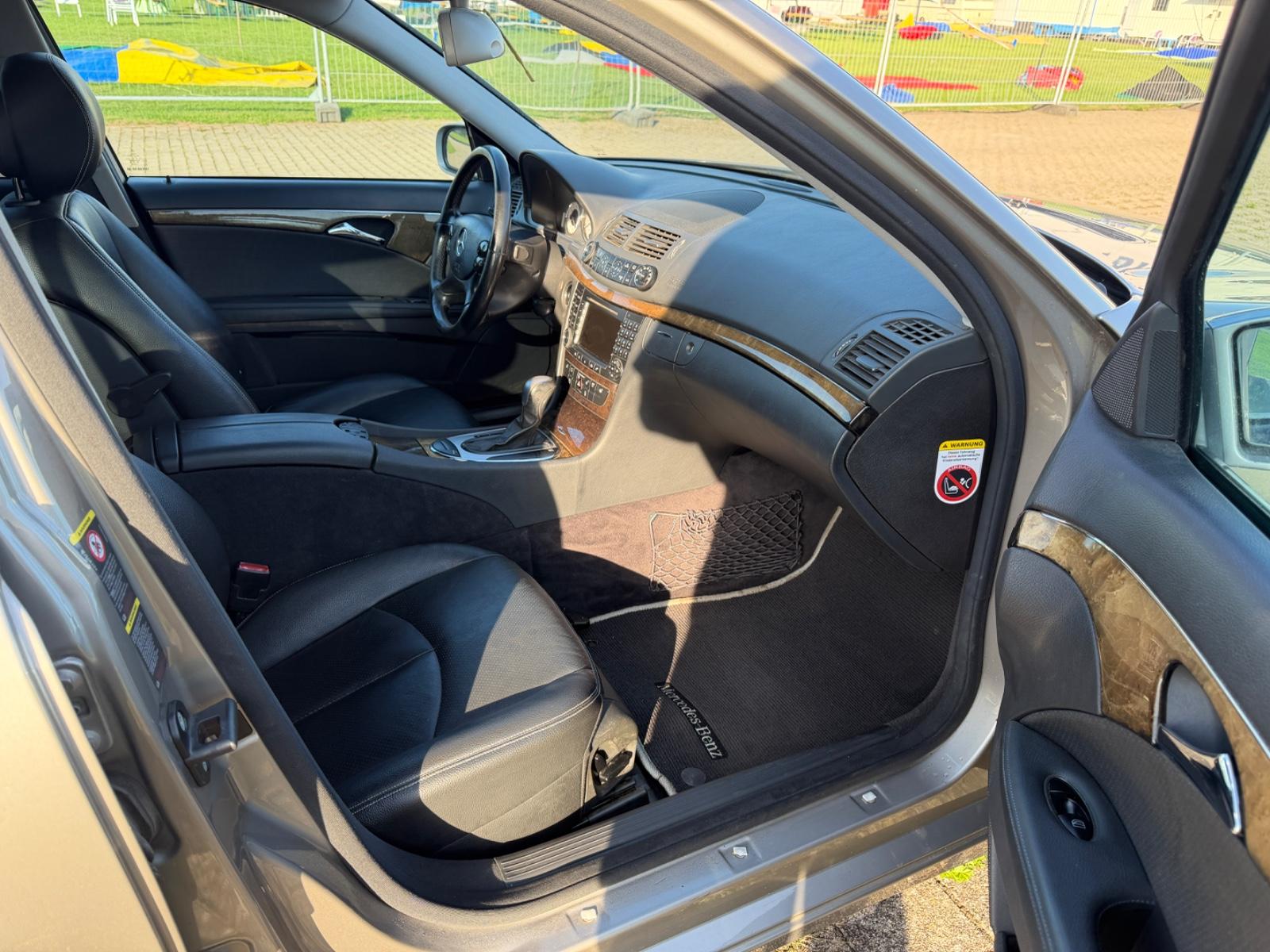 Mercedes-Benz E320 2006 — photo 11