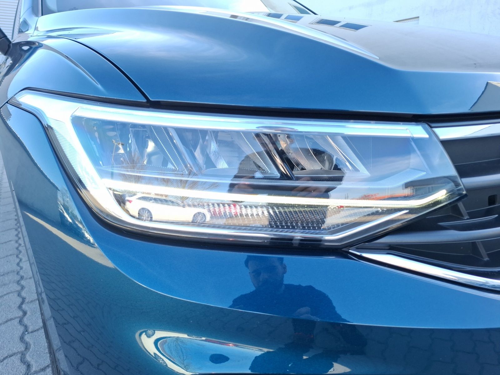 Fahrzeugabbildung Volkswagen Tiguan TSI Active DSG LED Navi ACC RFK SH 18"