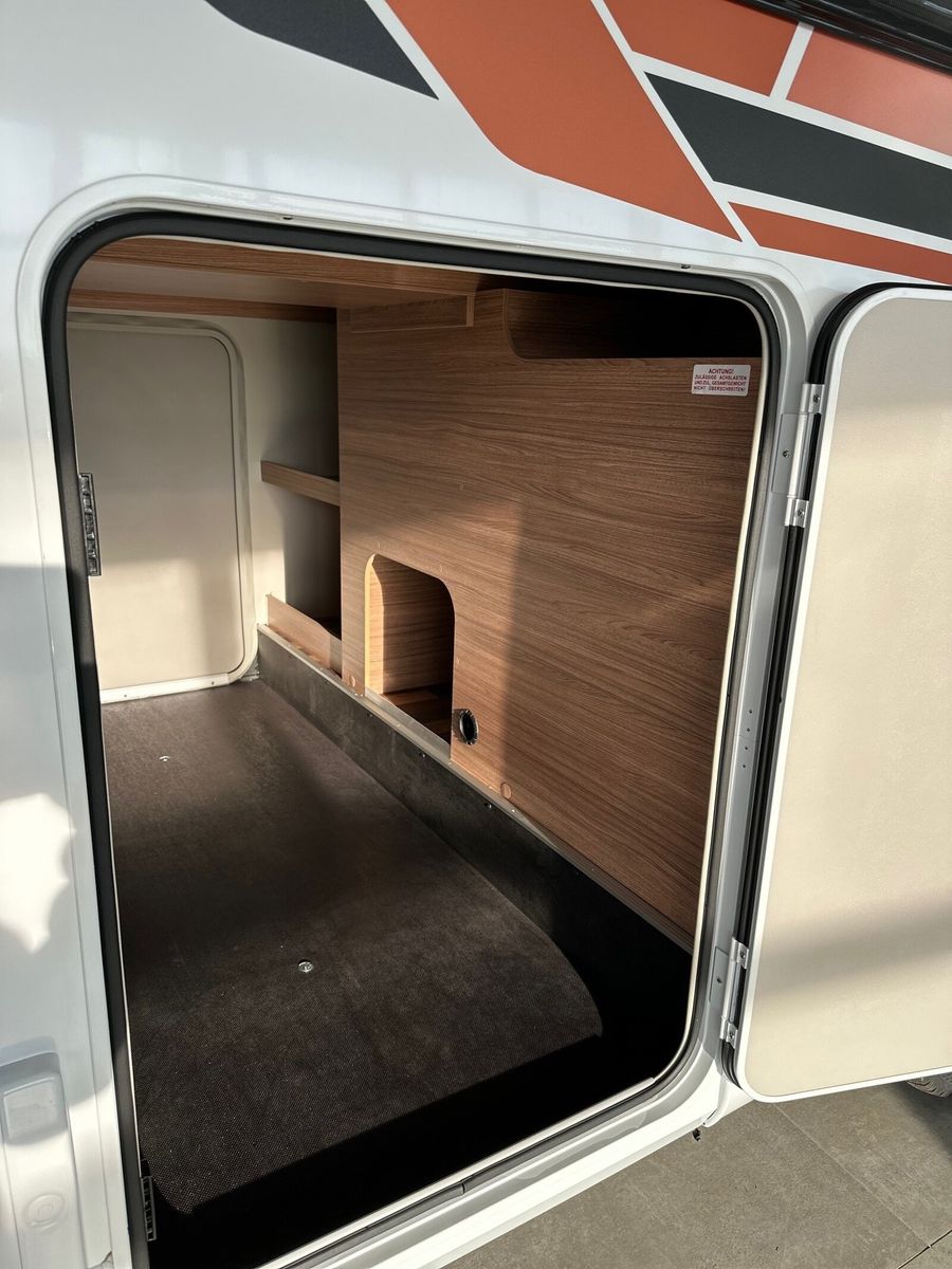 Fahrzeugabbildung Weinsberg CaraCompact EDITION PEPPER 600 MEG Premium Tür
