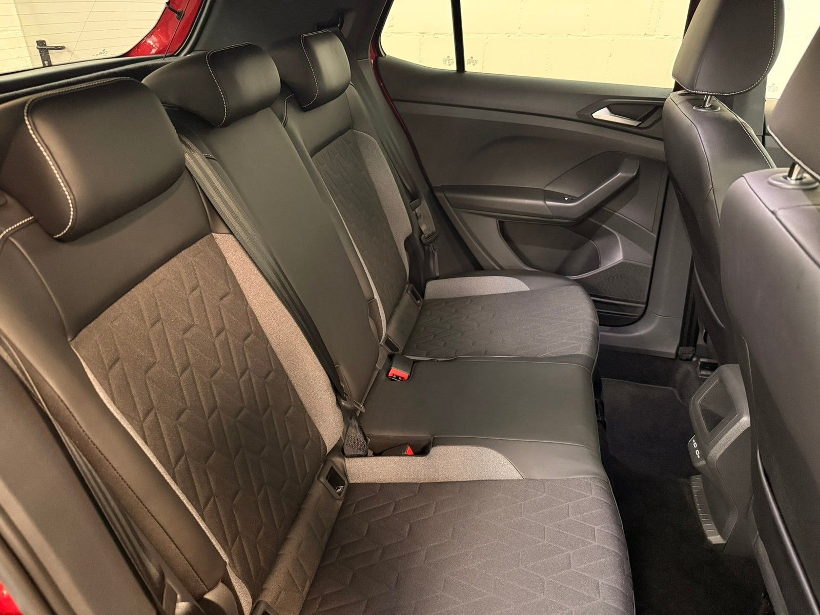 Fahrzeugabbildung Volkswagen T-Cross Goal 1.0 TSI AHK + LED + ACC + Allwetter