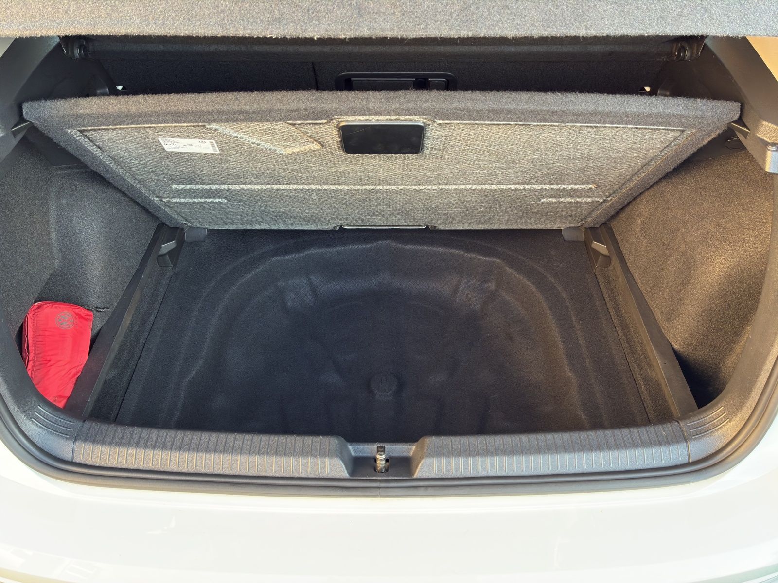 Fahrzeugabbildung Volkswagen Golf VIII Life DSG TDI LED ACC SH PDC Ambiente N