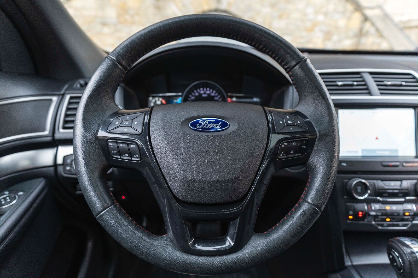 Fahrzeugabbildung Ford Explorer XLT 3,5L 4X4 LPG 6 SITZE KAM NAV