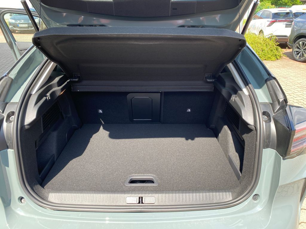 Fahrzeugabbildung Citroën e-C4 Elektro 156 MAX *Cam*Technopak*11 kW*Navi*