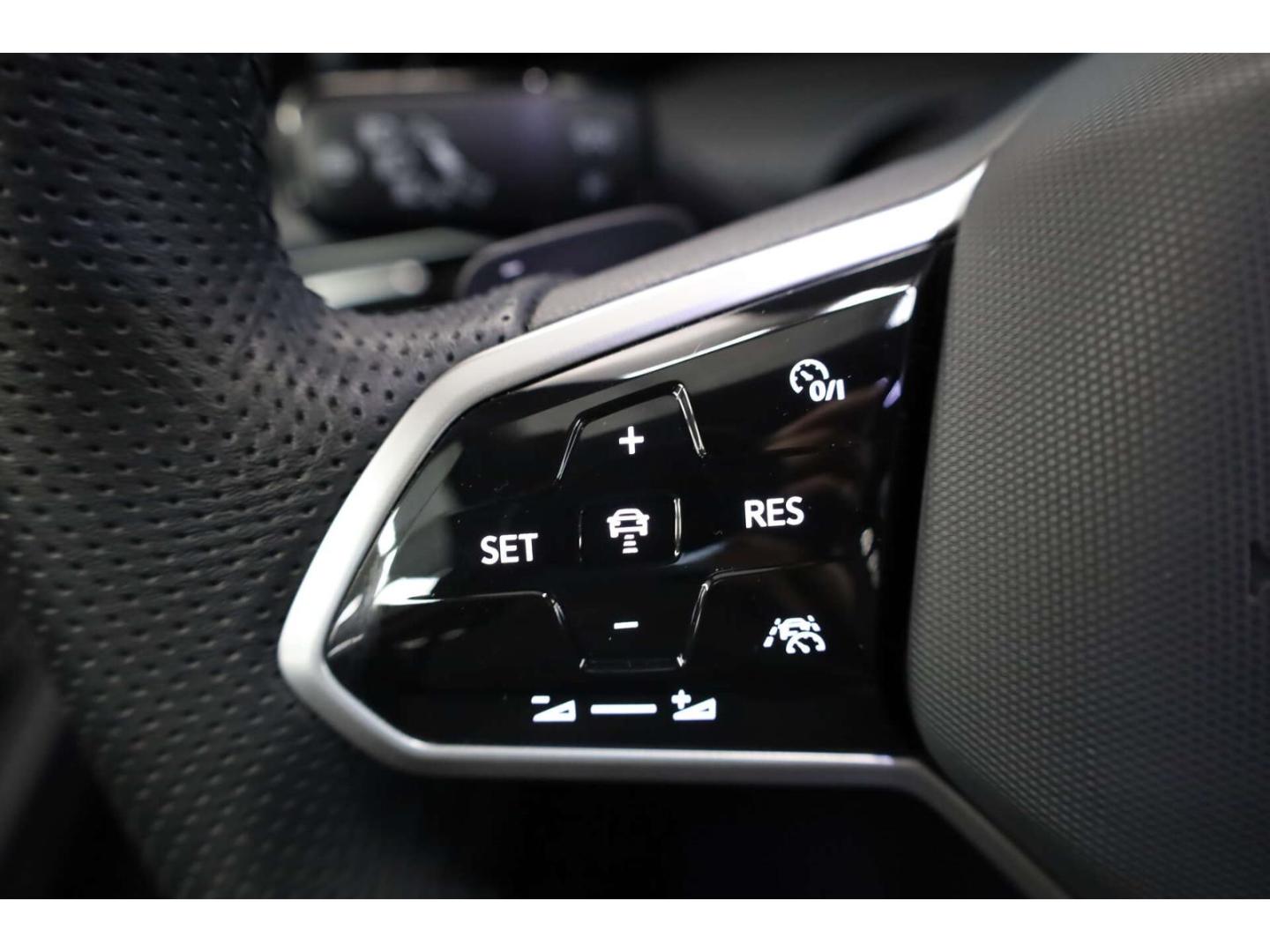 Volkswagen Golf Variant 1.5 eTSI R-Line DSG AHK/P-Dach/Matr, миниатюра 10