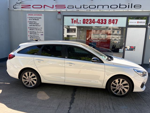 Fahrzeugabbildung Hyundai i30 cw Passion Automatik+CarPlay+Panorama+Navi+