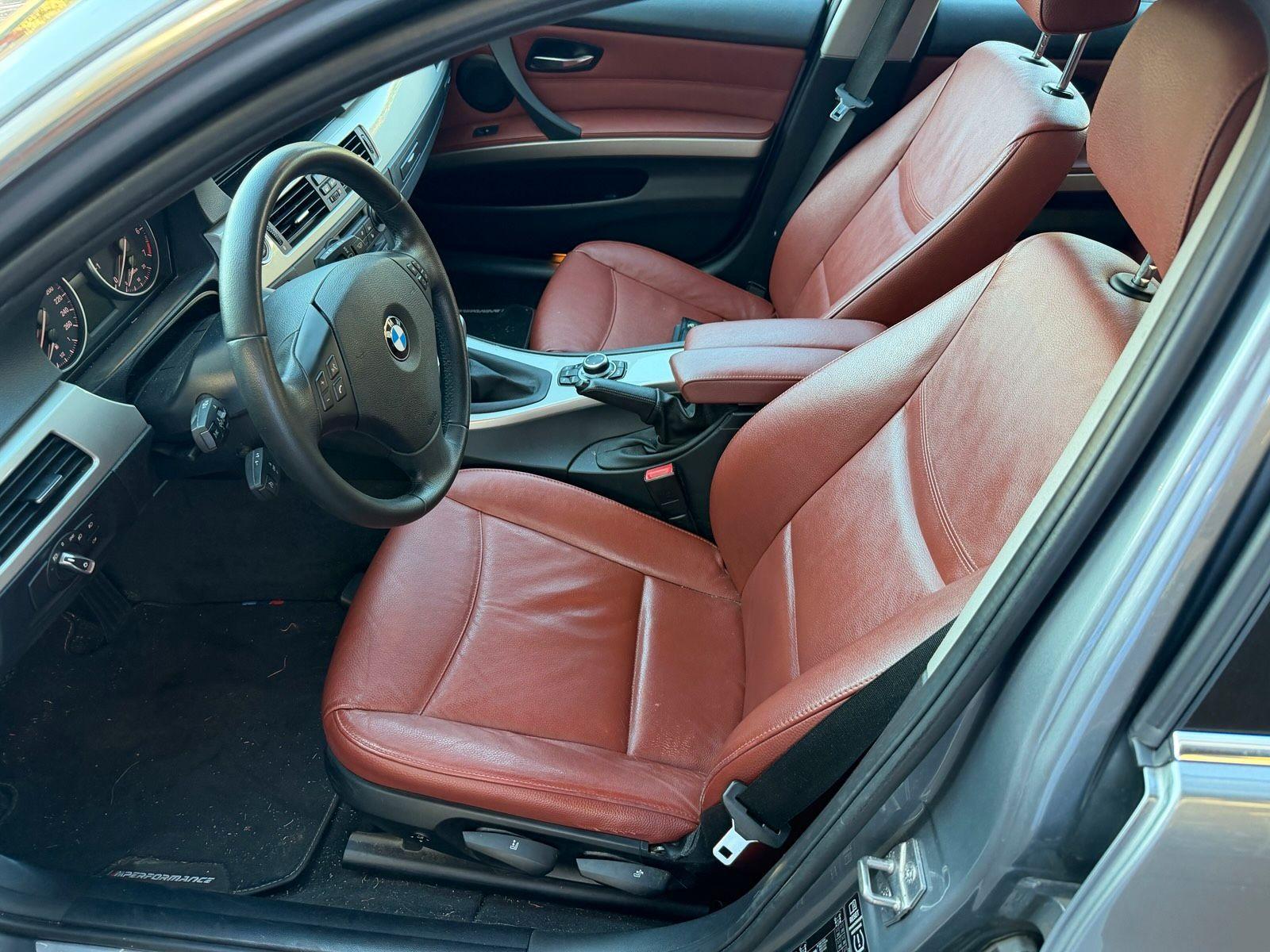 BMW 318 2011 — photo 5