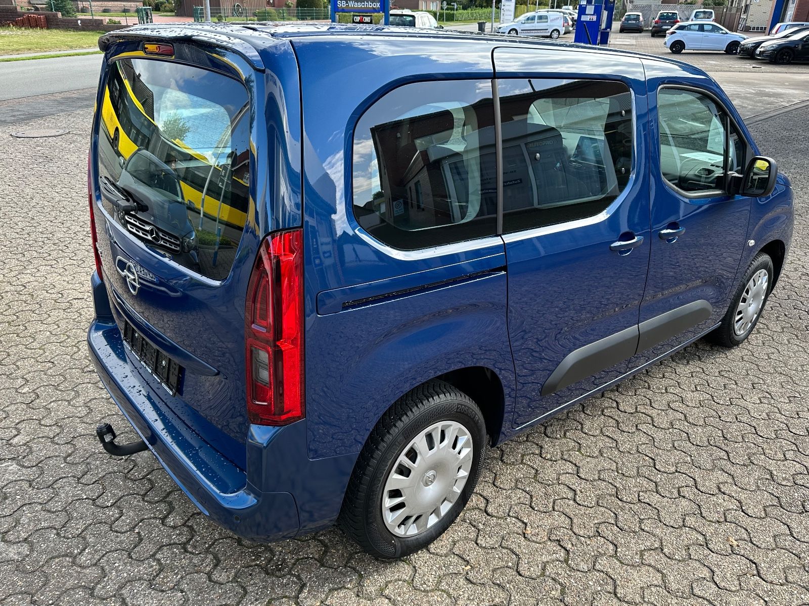 Fahrzeugabbildung Opel Combo Life 1.5 D Edition AHK/SHZG/Parkpilot/GRA
