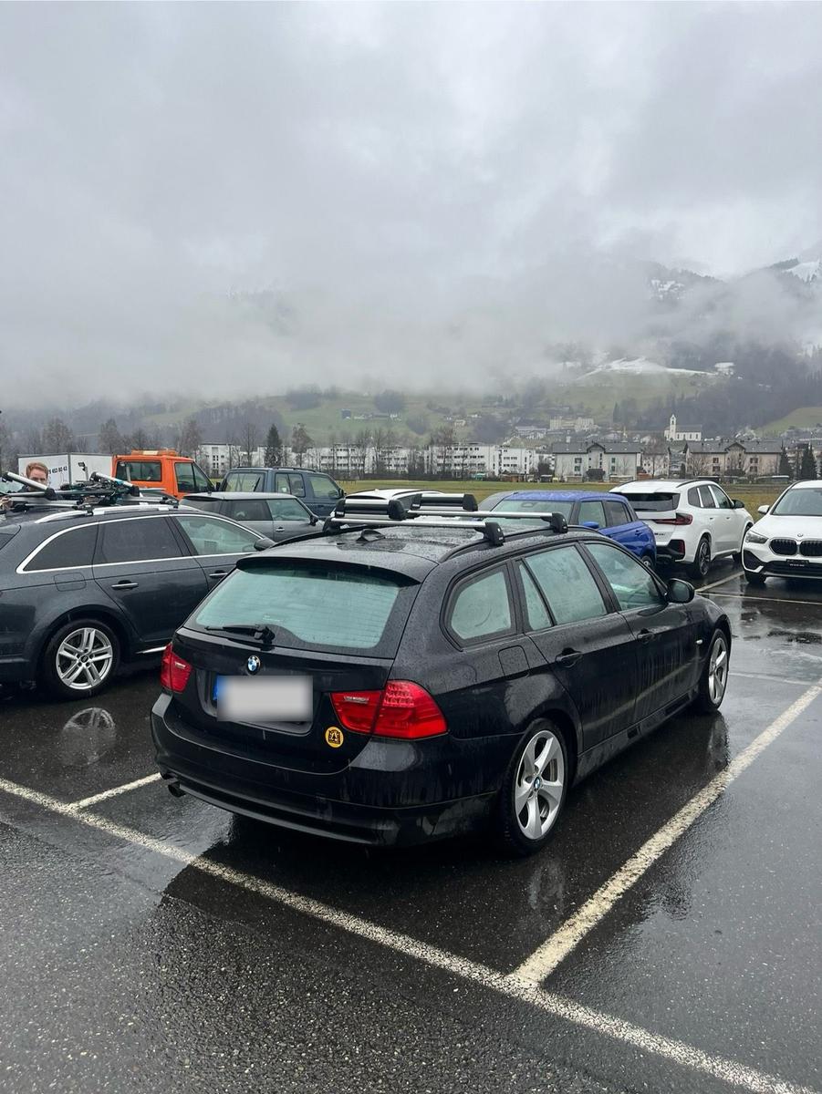 BMW 318 2010 — photo 5