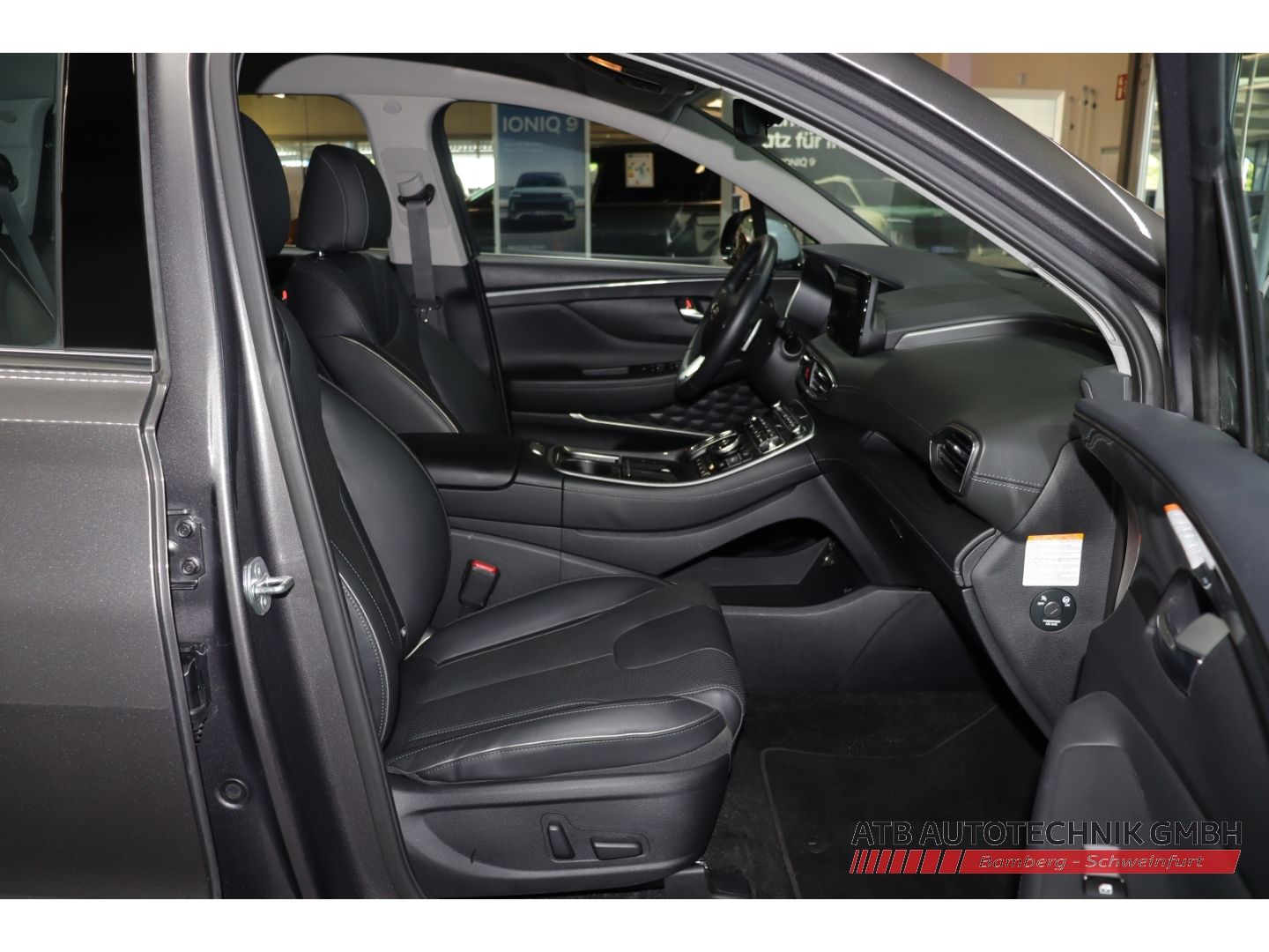 Fahrzeugabbildung Hyundai SANTA FE 1.6l Hybrid 2WD Trend Komfort + Navi-Pa