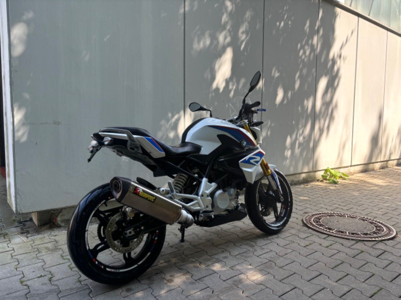 Fahrzeugabbildung BMW G 310 R, Akrapovic, viel Zubehör