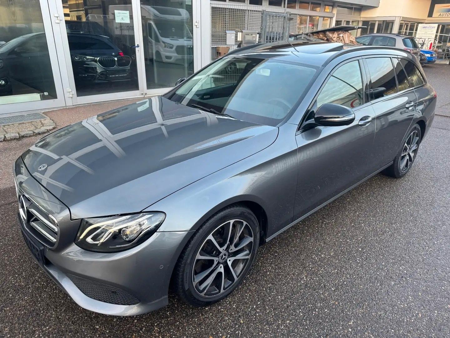 MERCEDES-BENZ E 220 d Autom. -