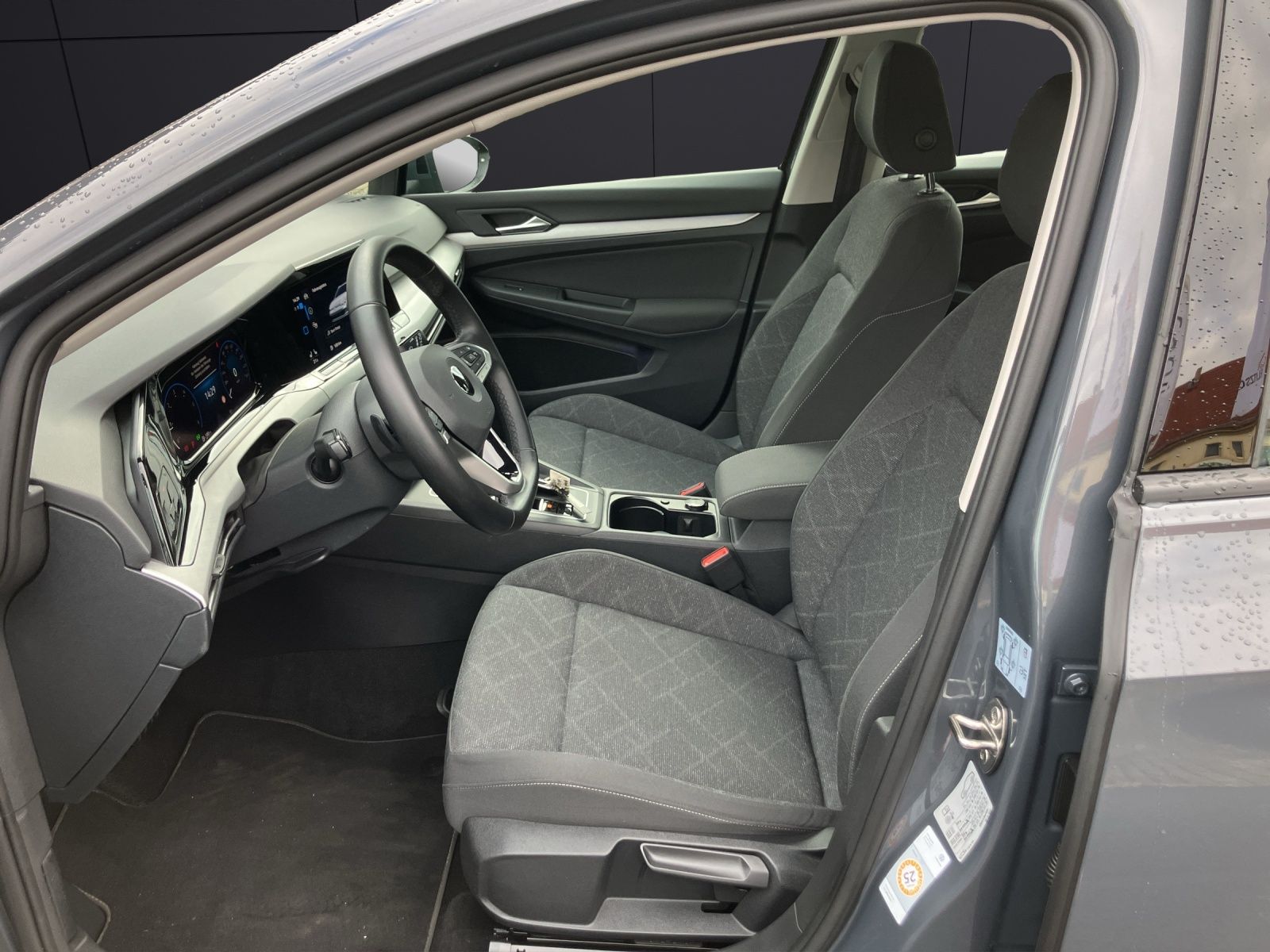 Fahrzeugabbildung Volkswagen Golf VIII Variant TDI Life DSG LED Navi AID ACC