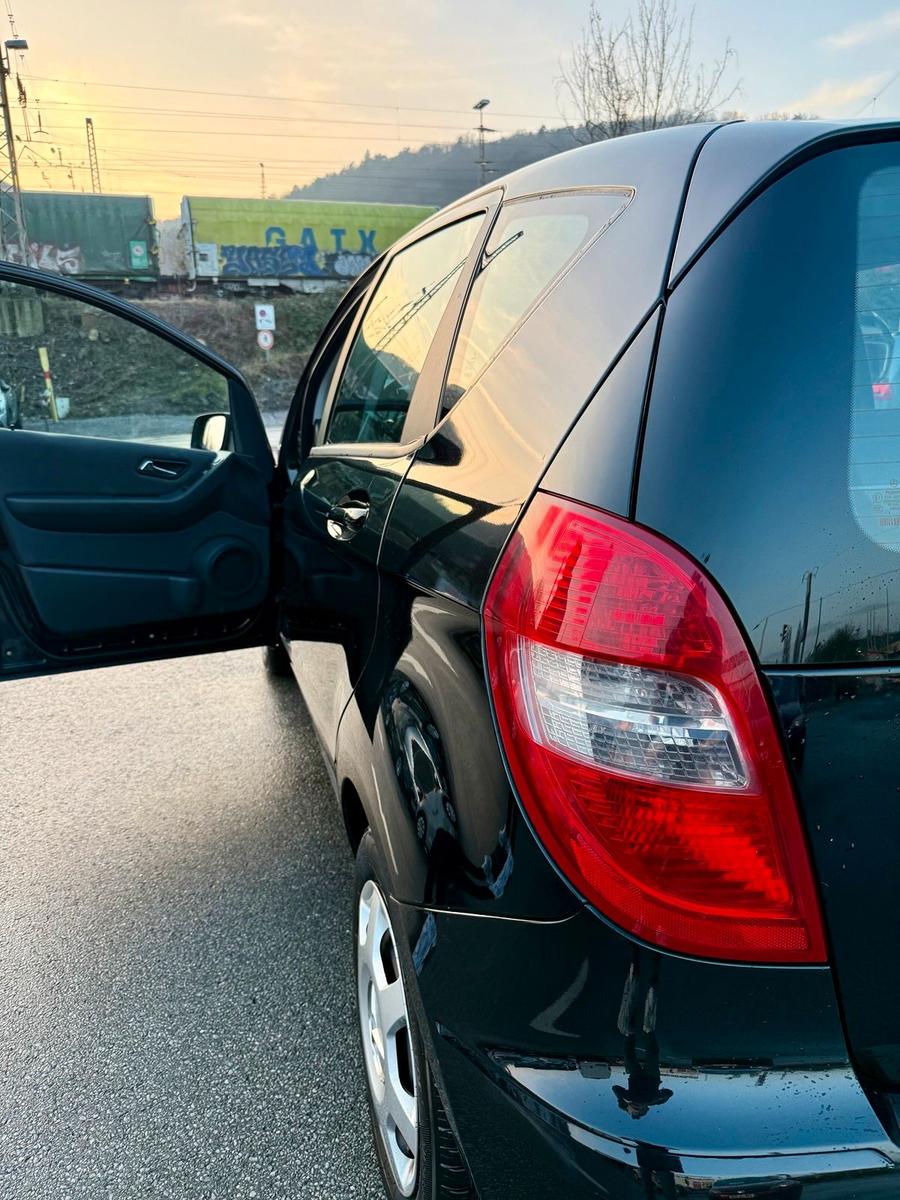 Mercedes-Benz A160 2010 — interior