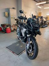 BMW r1250gs - KICKSTARTER