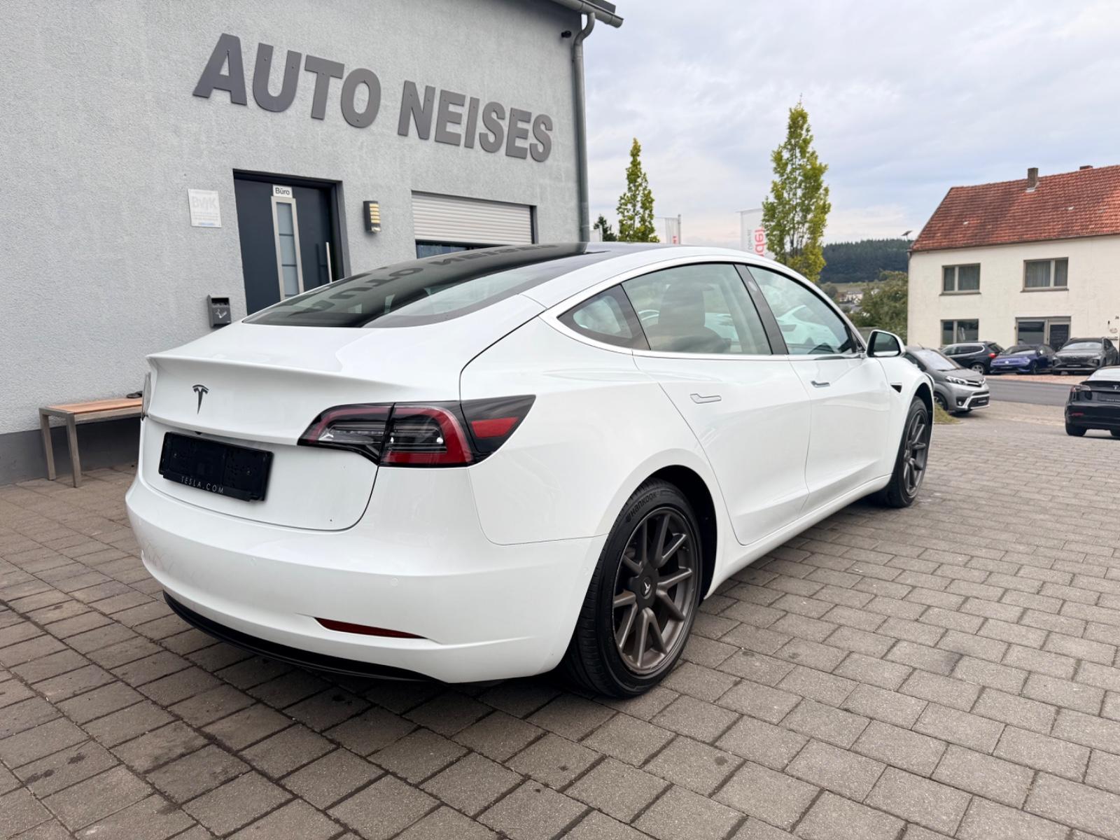 Tesla Model 3 Standard Range Plus | 283 ch | BVA | Toit panoramique | Cuir | Sièges chauffants AV/AR | Attelage amovible