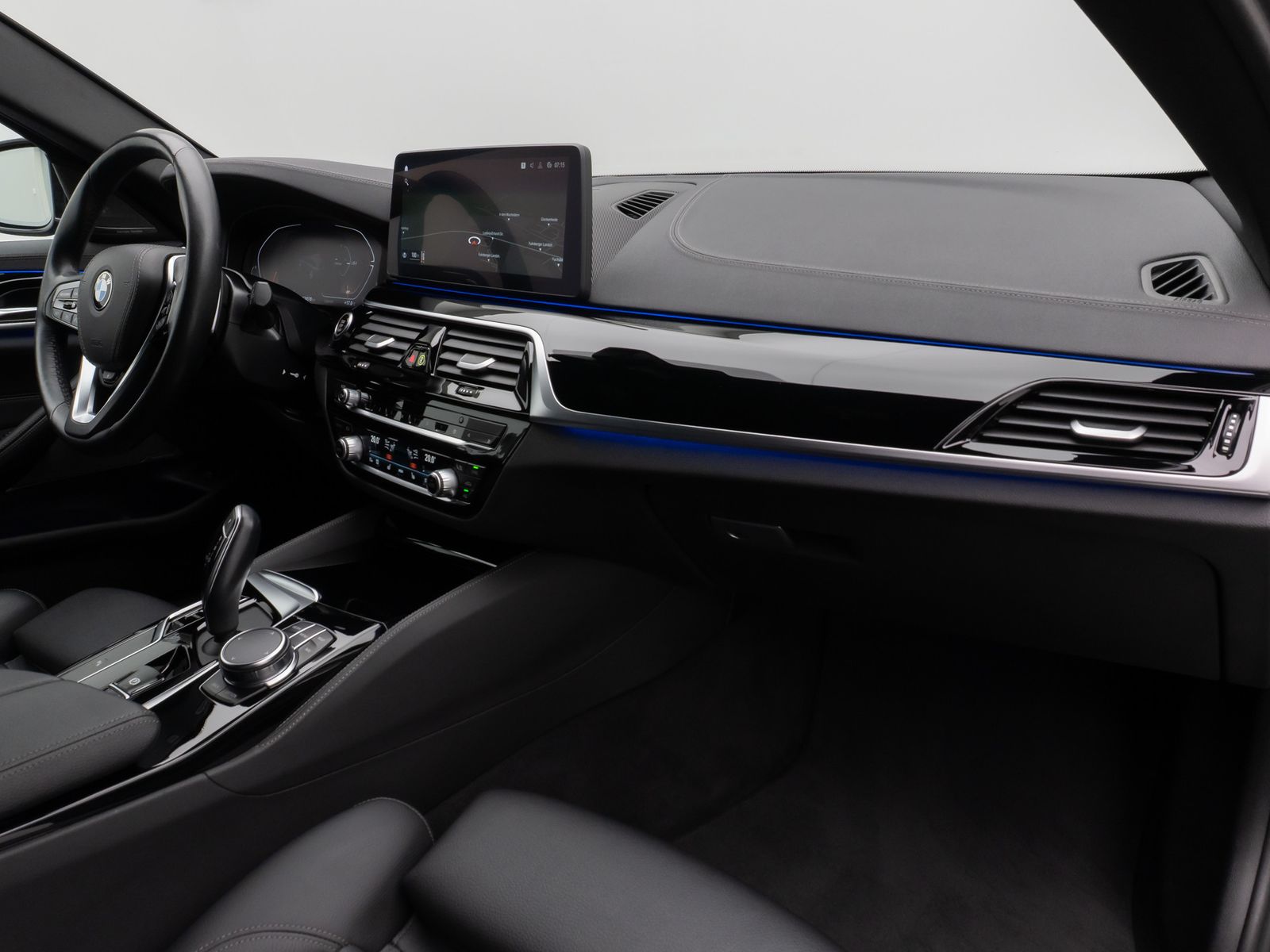 Fahrzeugabbildung BMW 530d xD  Luxury Line Kamera DAB H/K Lenkrhzg AHK