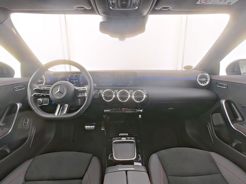 Fahrzeugabbildung Mercedes-Benz CLA 180 Coupé AMG Pano+Night+360°+Distr+Ambi+19'
