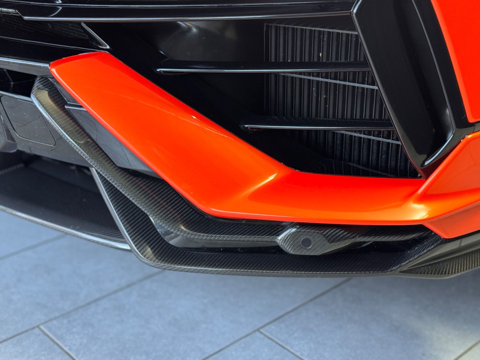 Fahrzeugabbildung Lamborghini Urus Performante|FULL-CARBON|AKRAPOVIC|MASSAGE|