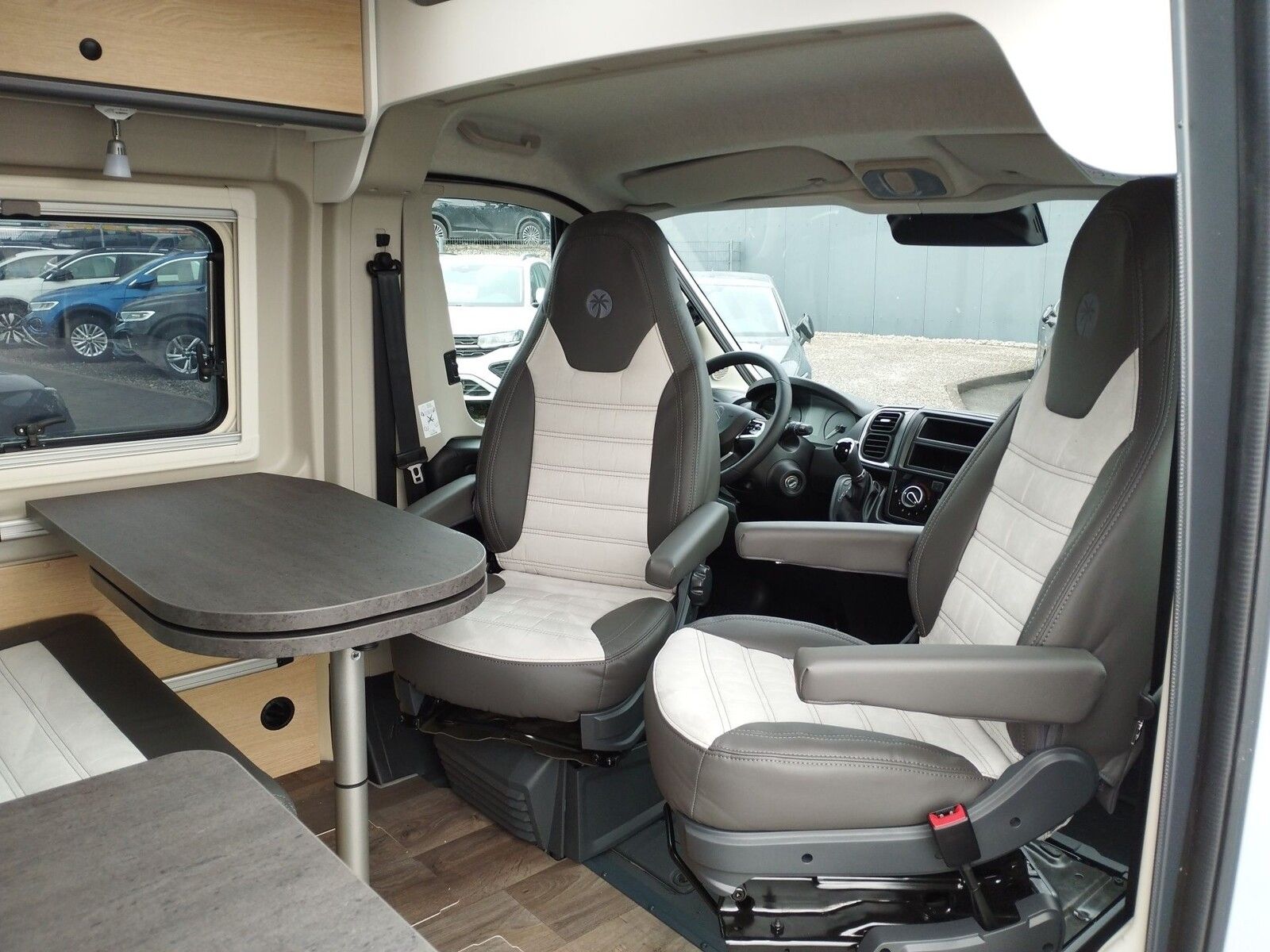 Fahrzeugabbildung Sunlight Adventure Cliff 600 Automatik, Dörr Edition, LTE