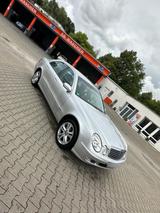 Mercedes-Benz Mercedes E 240 zu verkaufen- Top Zustand! - Mercedes-Benz E 240 in Duisburg