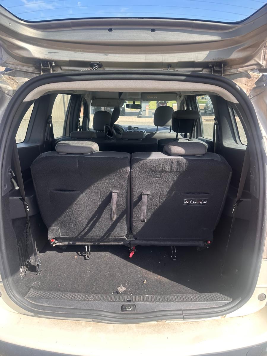 Dacia Lodgy 2015 — photo 10