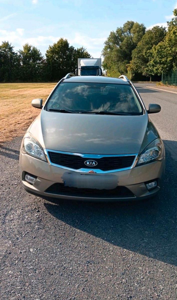 Kia cee'd 2011 — interior