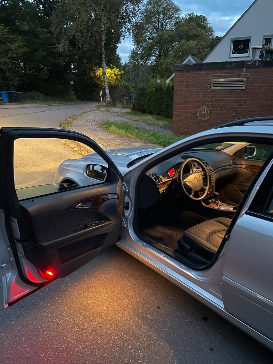 Mercedes-Benz E220 2004 — photo 8