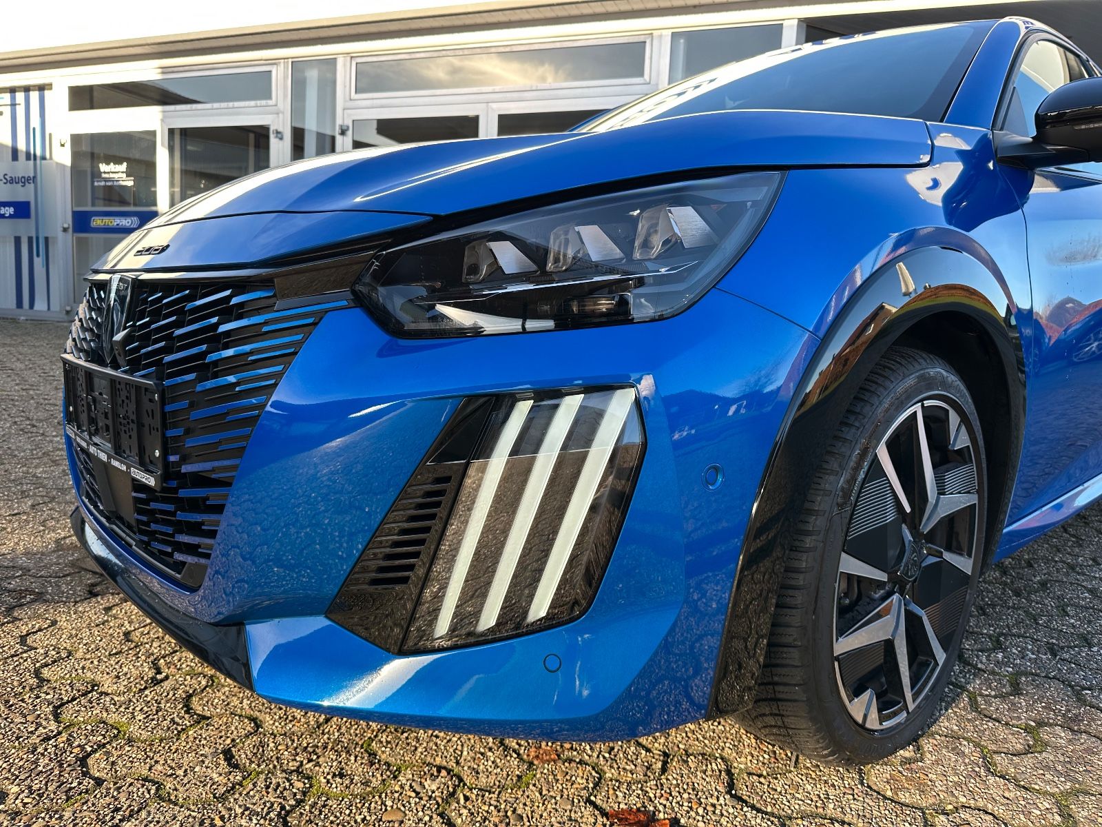 Fahrzeugabbildung Peugeot 208 GT PureTech 100 Navi/LED/ 360°Kamera/Keyless