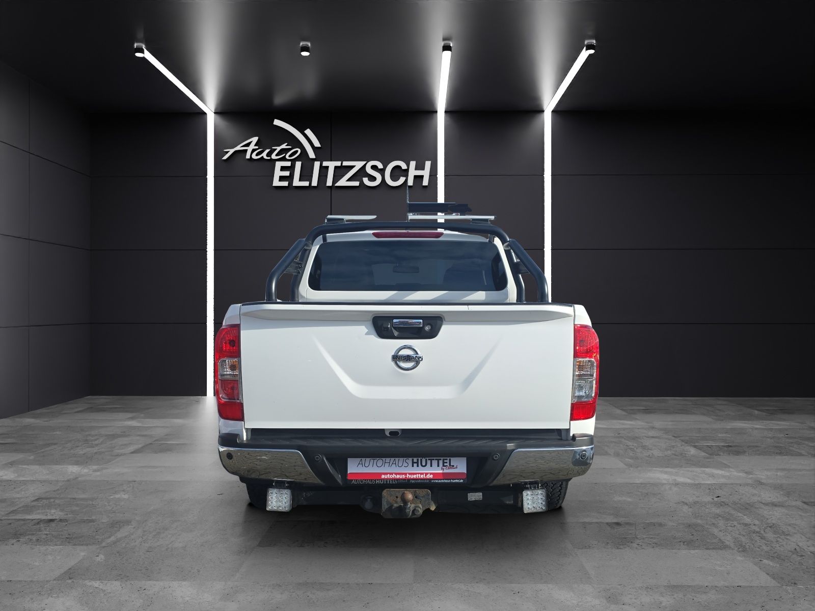 Fahrzeugabbildung Nissan Navara NP300 Tekna Double Cab 4x4 RFK SH LED