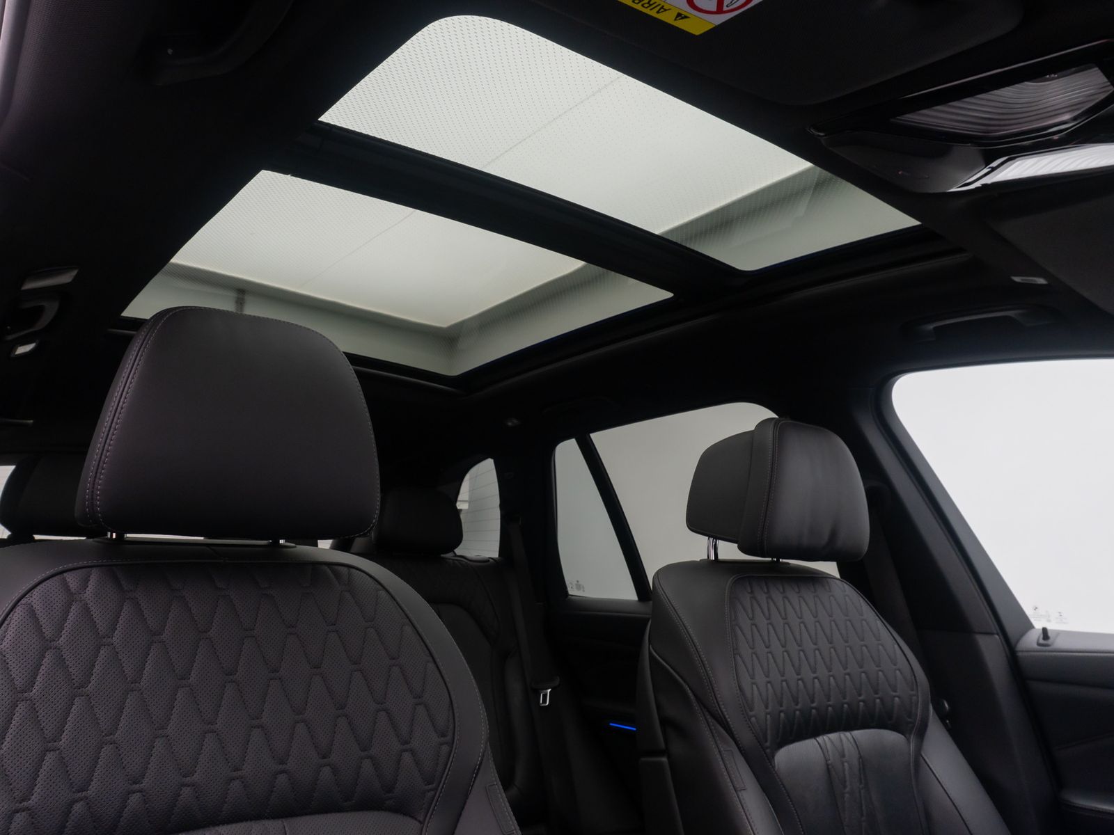 Fahrzeugabbildung BMW X5 M50i 360&deg; HUD Laser SoftCl DispKey Panorama