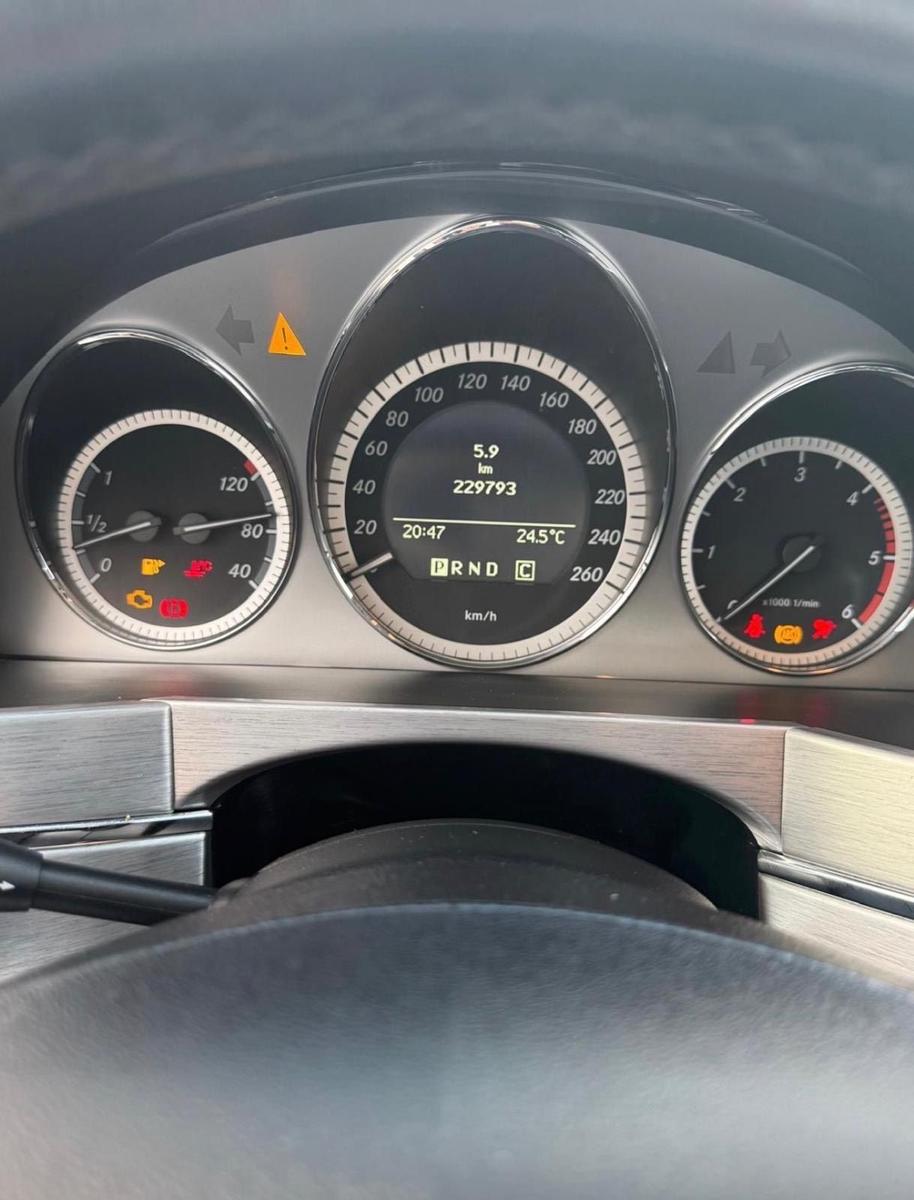 Mercedes-Benz GLK350 2009 — photo 11