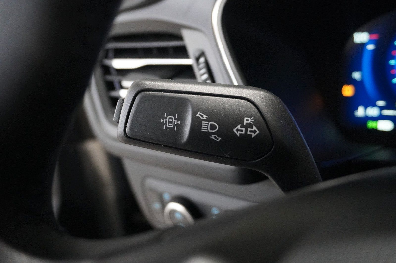 Fahrzeugabbildung Ford Kuga 2.5 HYBRID TITANIUM X 4X4 NAVI/LED/KAMERA