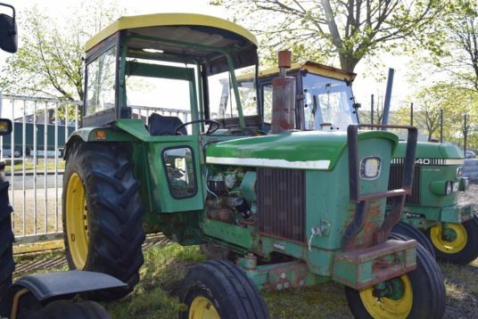 John Deere 2130