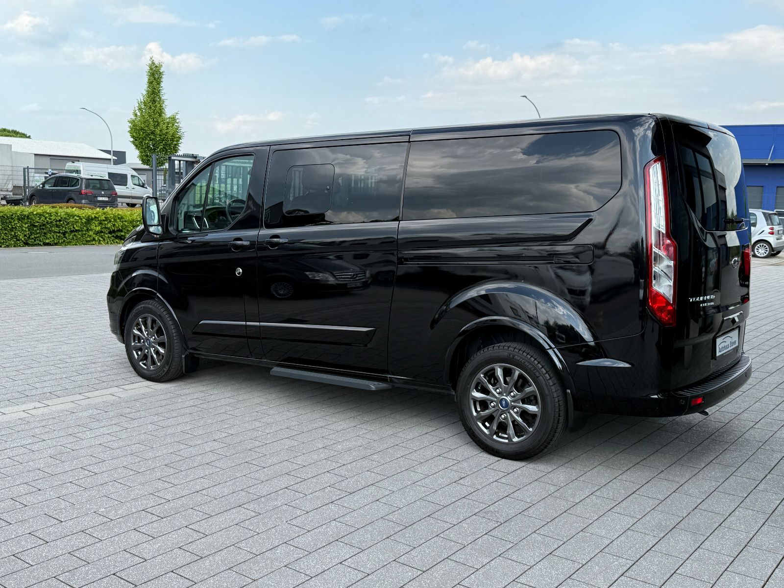 Fahrzeugabbildung Ford Transit/Tourneo Custom Kombi 320 L2 Tourneo Tita