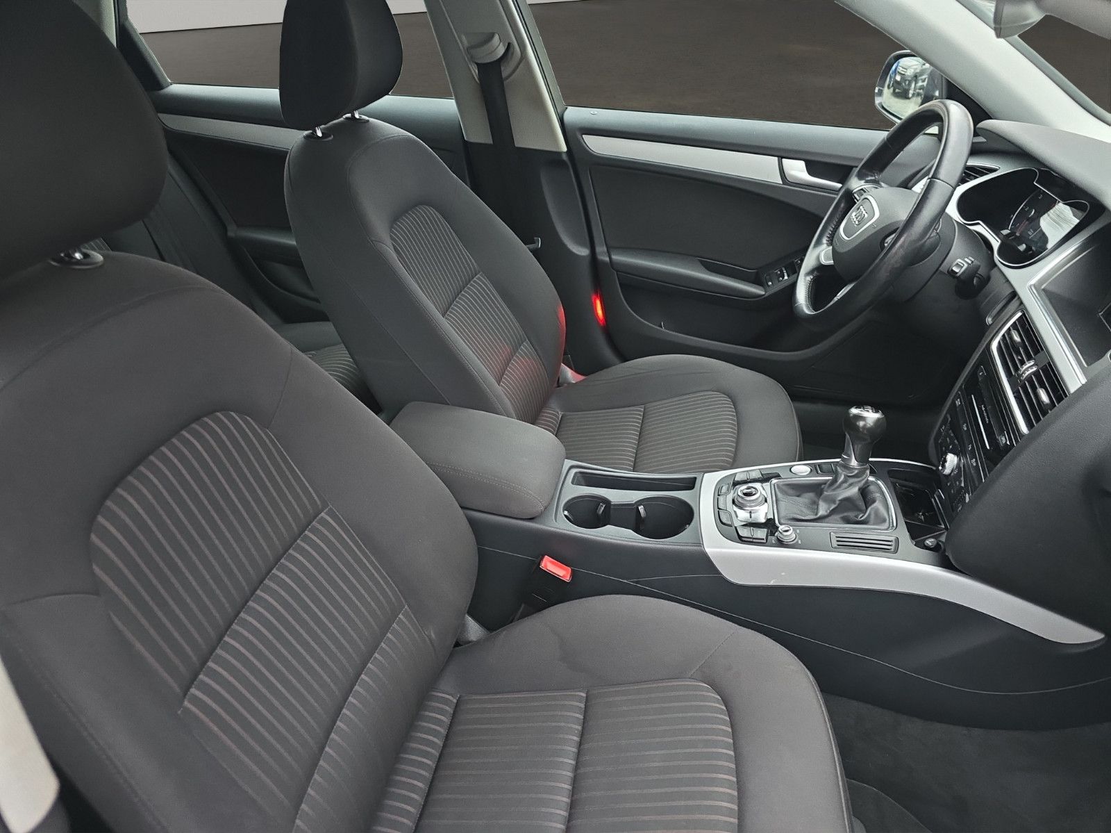Fahrzeugabbildung Audi A4 Avant Ambiente+AHK+NAVi+TEMPOMAT+Elektr. Heck