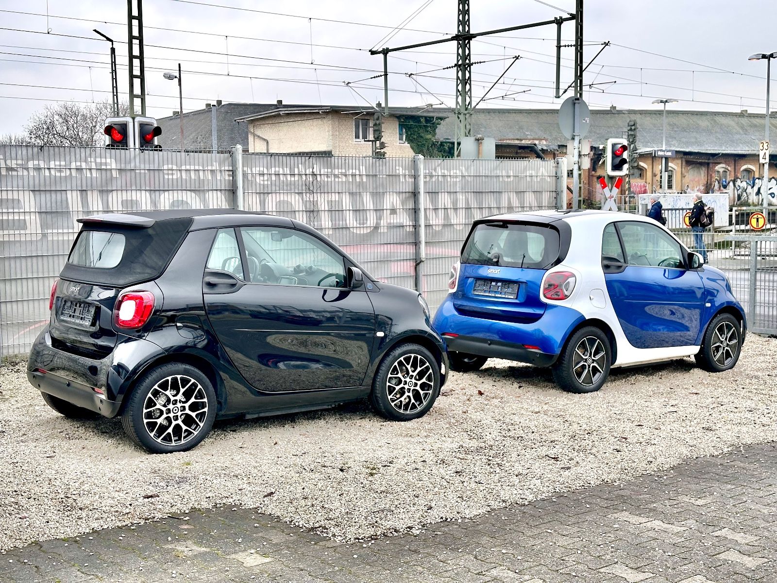Fahrzeugabbildung Smart ForTwo Coupe EQ /LED/PDC/Kamera/Pano/CarPlay