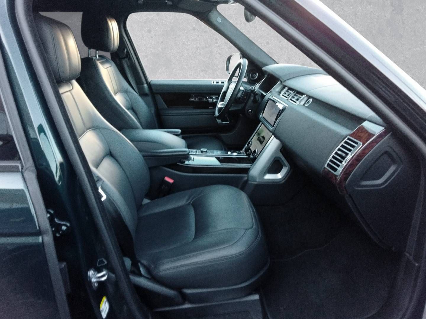 Fahrzeugabbildung Land Rover Range Rover P400 Vogue