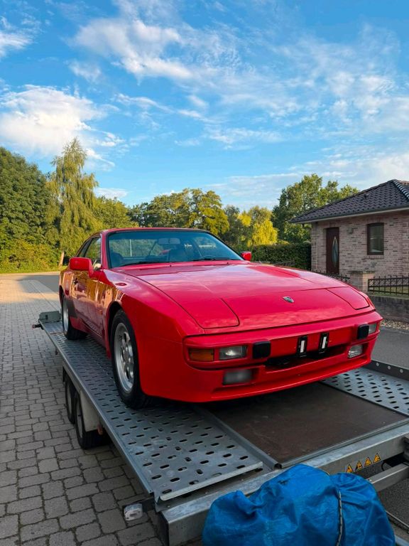 Image of Porsche 944