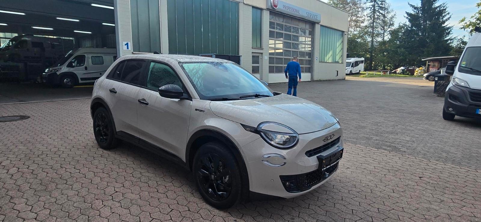 Fiat 600 Hybrid Sport 1.2 T3 107 Kw ( 145 Ps)