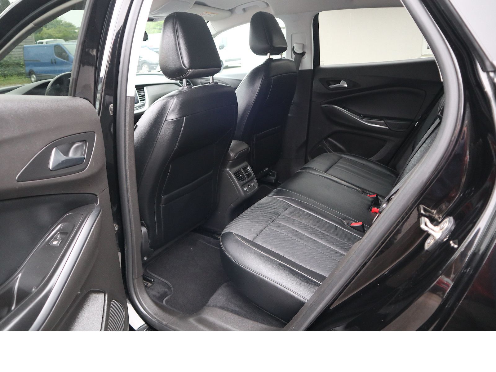 Fahrzeugabbildung Opel Grandland X Belüftete Sitze Navi Scheckheftgepf