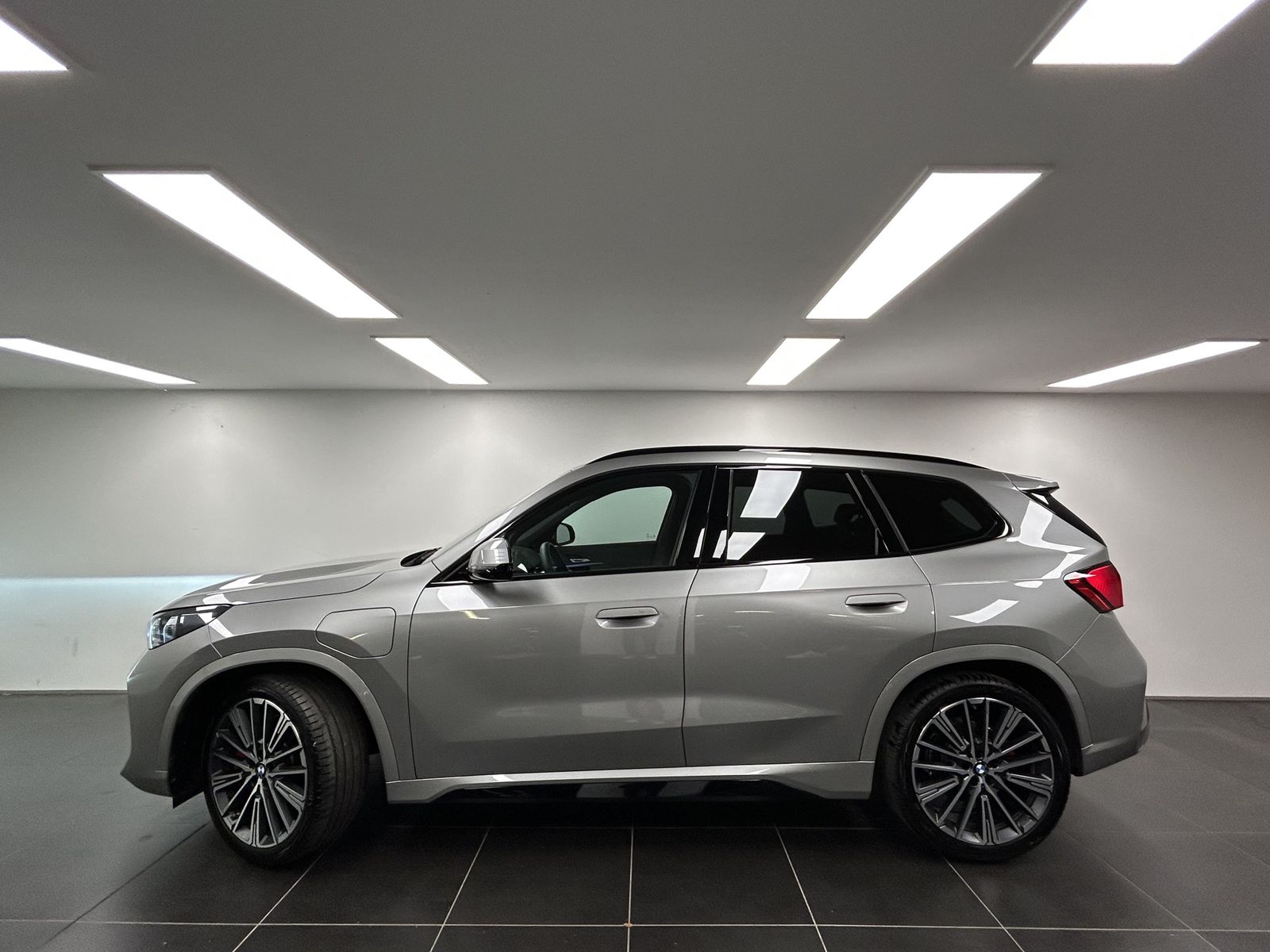 BMW X1 xDrive30e M Sportpaket Pro Harman/Kardon Head imagem 2